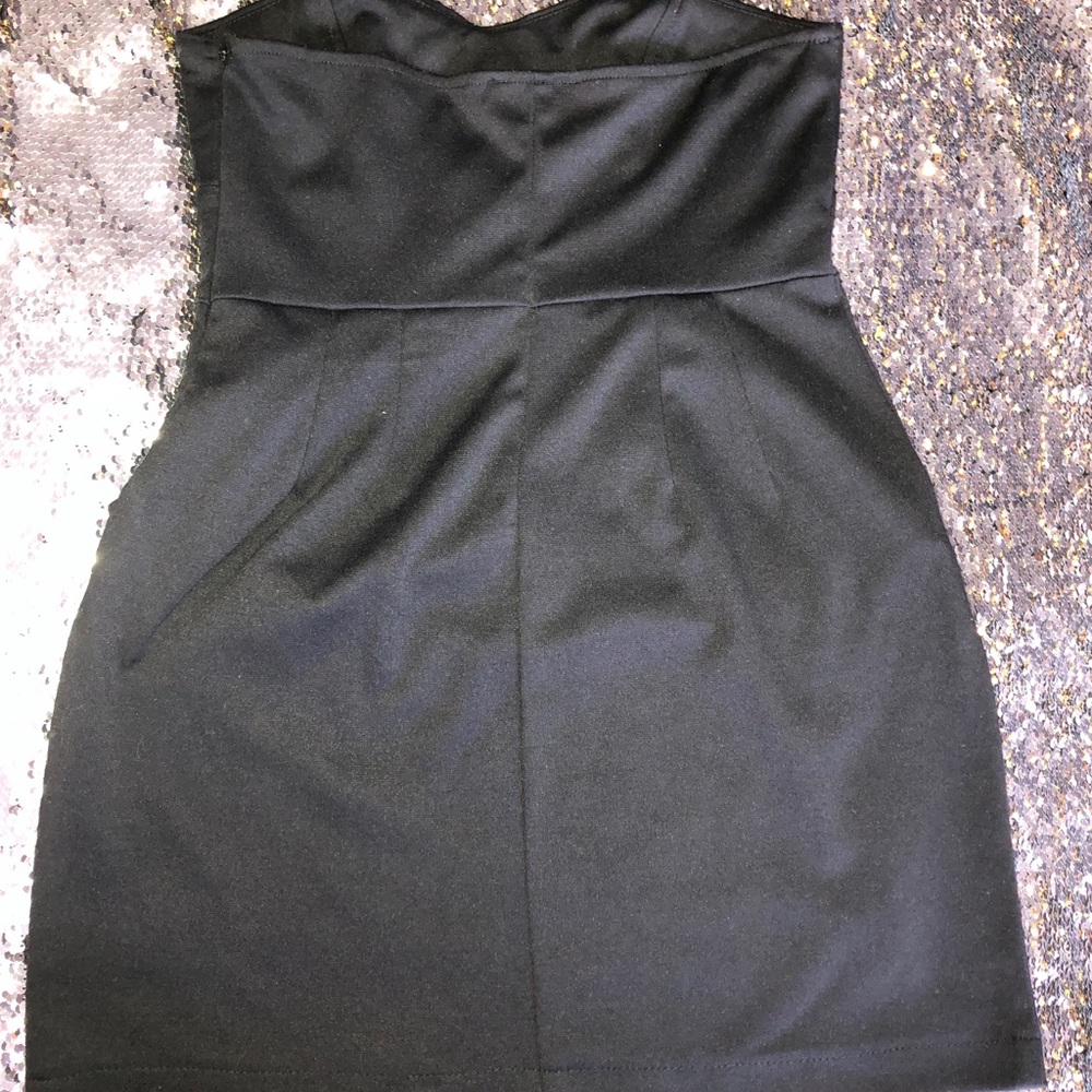 Strapless. - Picture 2 of 2